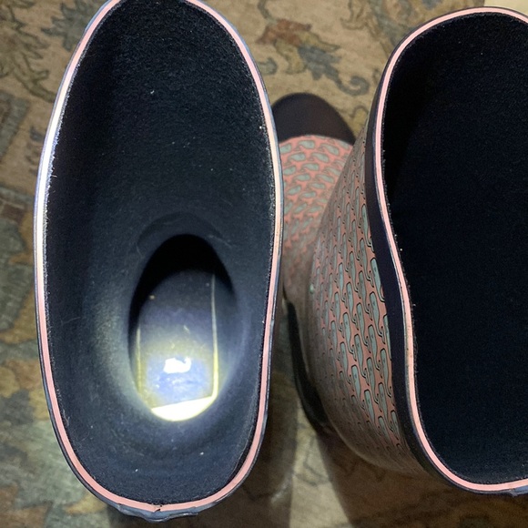 Vineyard Vines Rain Boots - Picture 7 of 15